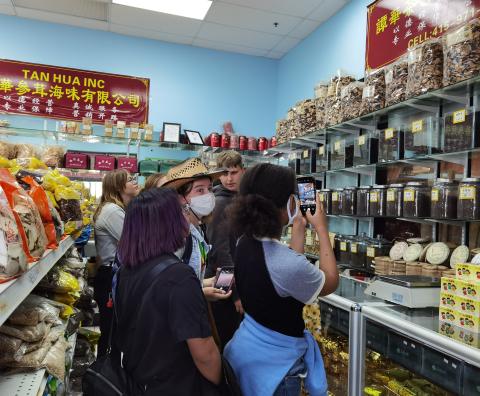 Chen Xiaoyun’s students explore a Chinese grocery store during their field trip 