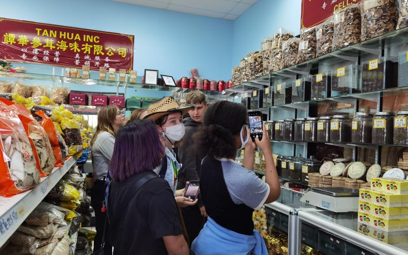 Chen Xiaoyun’s students explore a Chinese grocery store during their field trip 